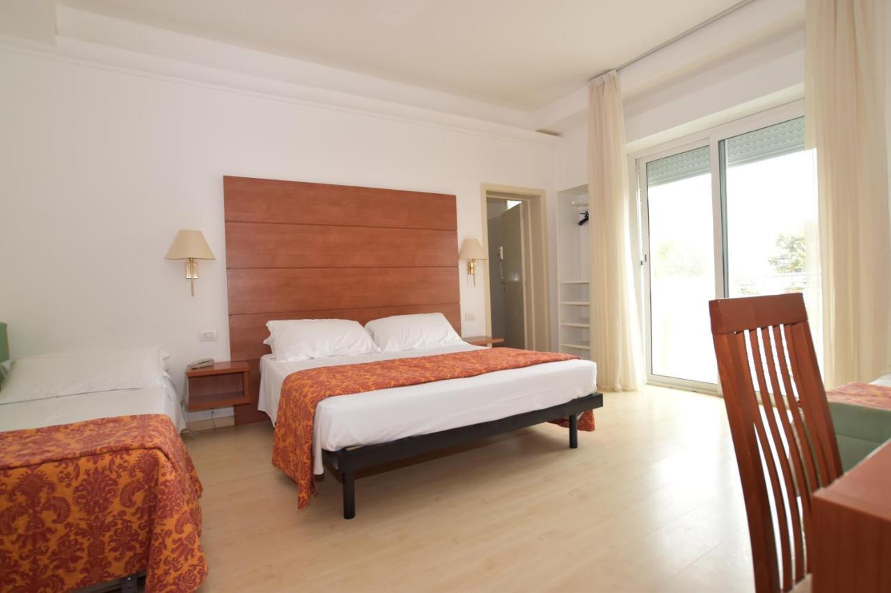 Hotel Villa Del Parco Римини Экстерьер фото