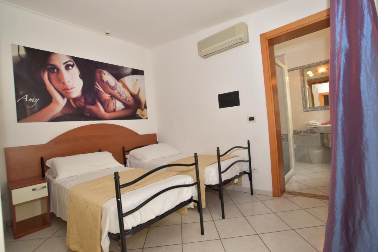 Hotel Villa Del Parco Римини Экстерьер фото