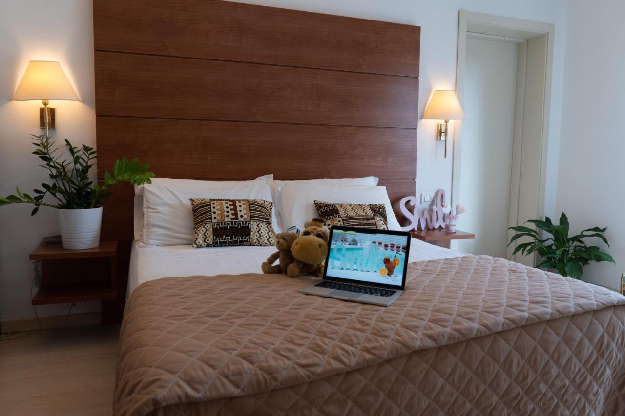Hotel Villa Del Parco Римини Экстерьер фото