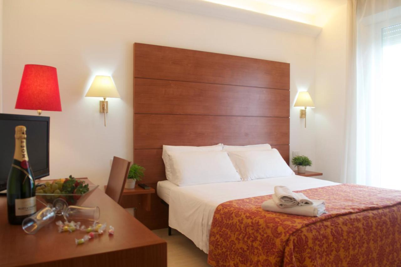 Hotel Villa Del Parco Римини Экстерьер фото