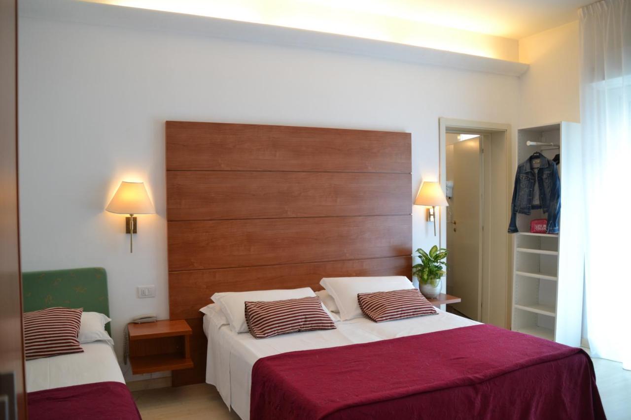 Hotel Villa Del Parco Римини Экстерьер фото