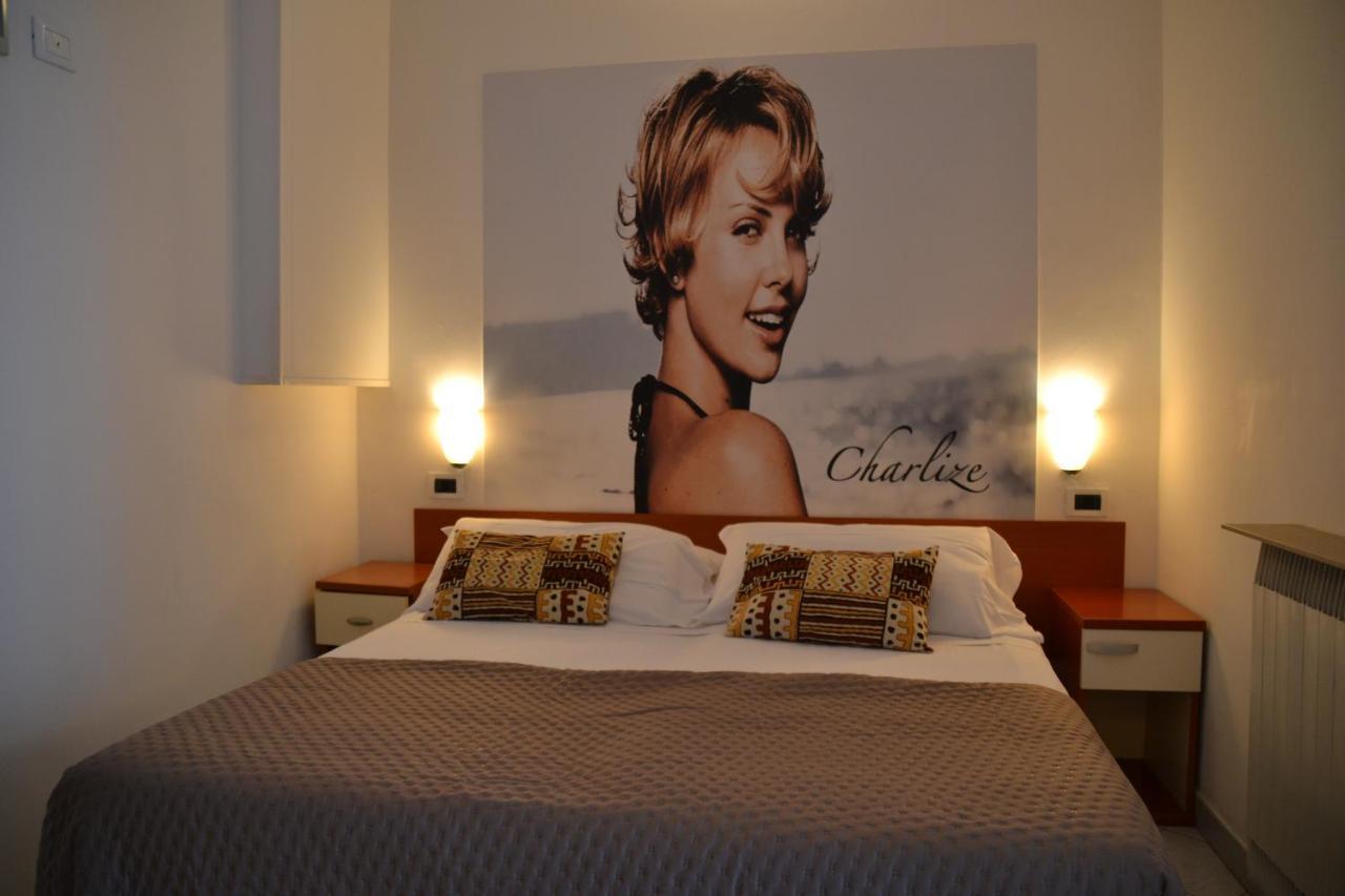 Hotel Villa Del Parco Римини Экстерьер фото