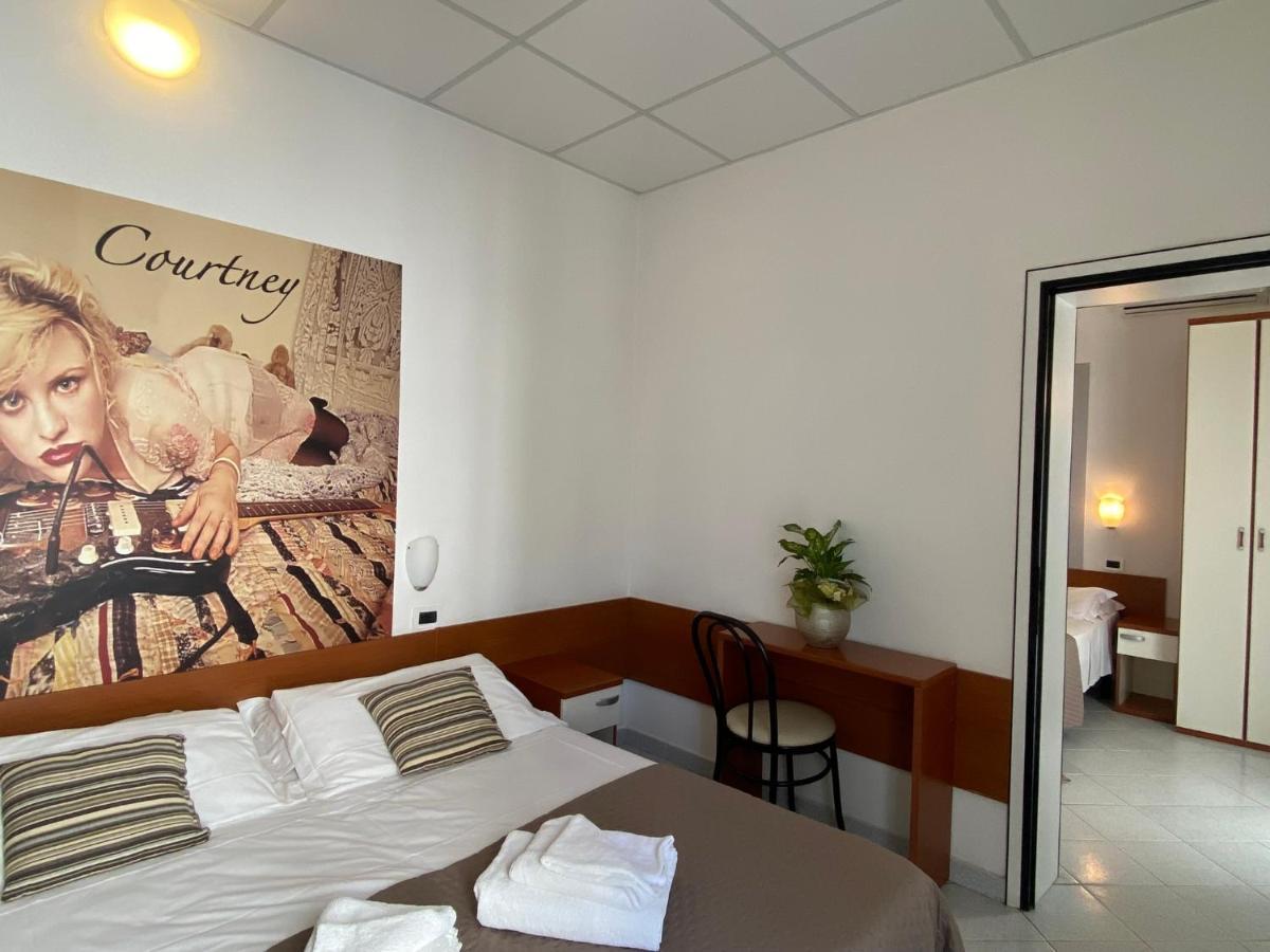 Hotel Villa Del Parco Римини Экстерьер фото