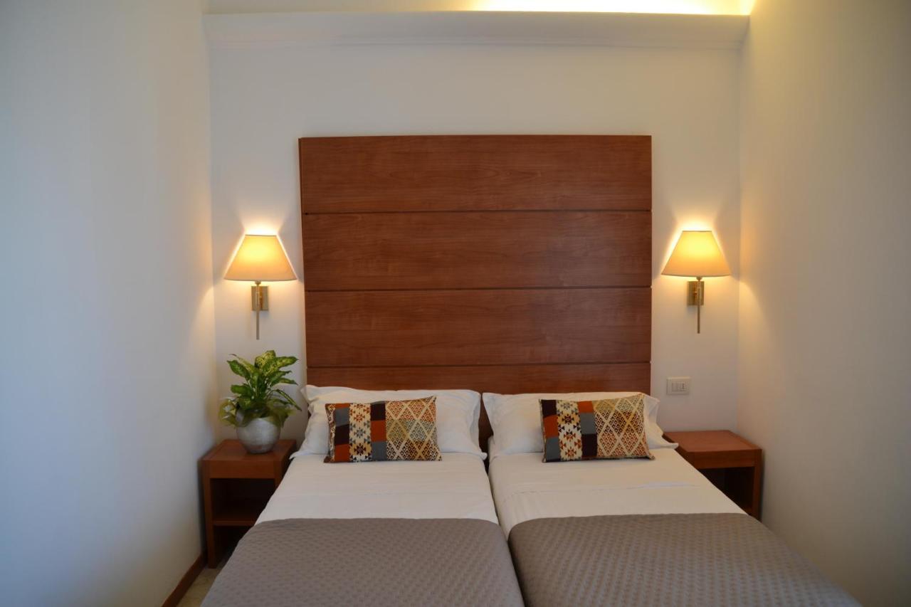 Hotel Villa Del Parco Римини Экстерьер фото