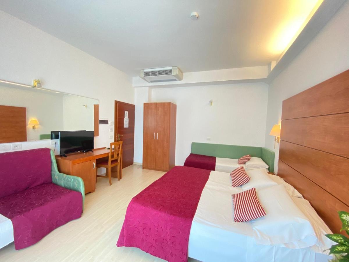 Hotel Villa Del Parco Римини Экстерьер фото