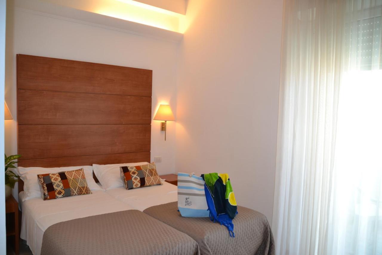 Hotel Villa Del Parco Римини Экстерьер фото