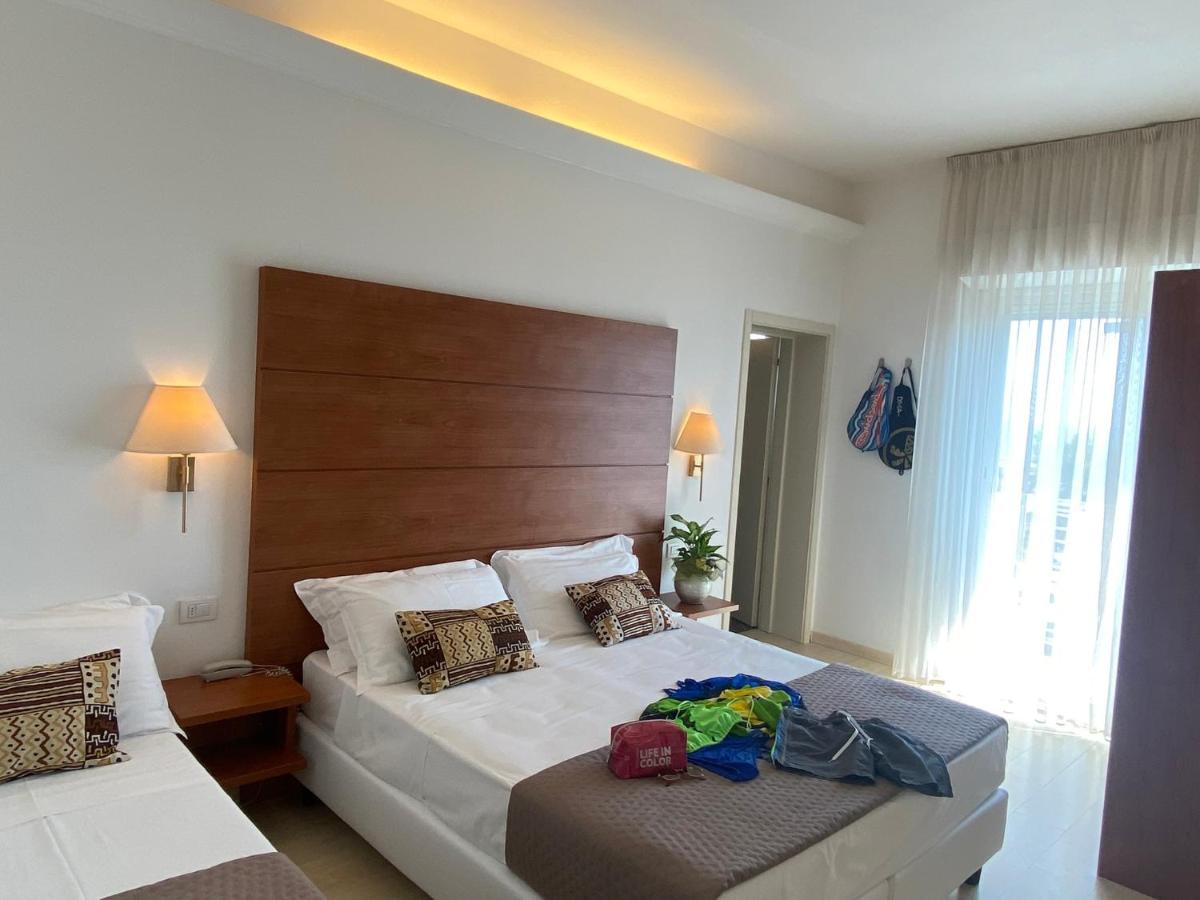 Hotel Villa Del Parco Римини Экстерьер фото