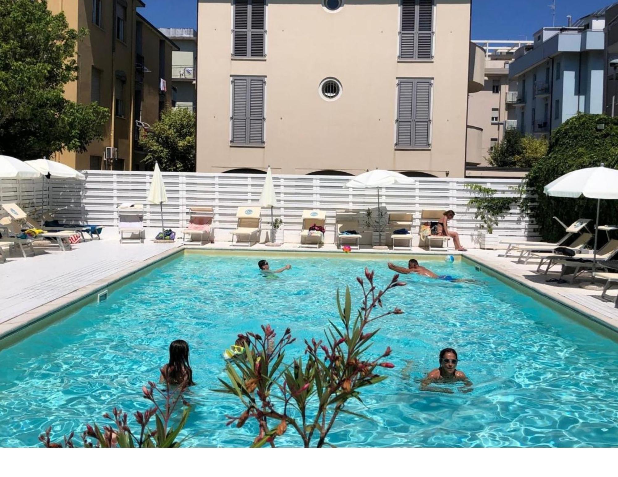 Hotel Villa Del Parco Римини Экстерьер фото