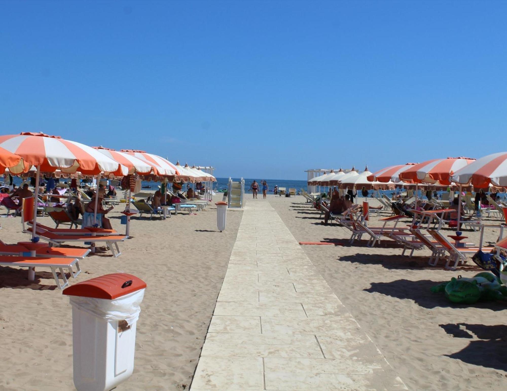Hotel Villa Del Parco Римини Экстерьер фото