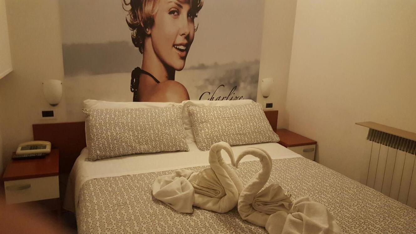 Hotel Villa Del Parco Римини Экстерьер фото