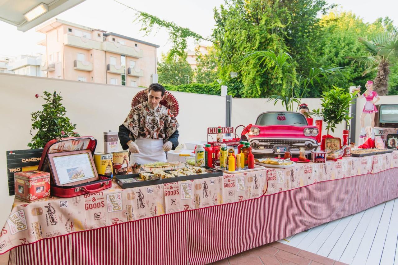 Hotel Villa Del Parco Римини Экстерьер фото